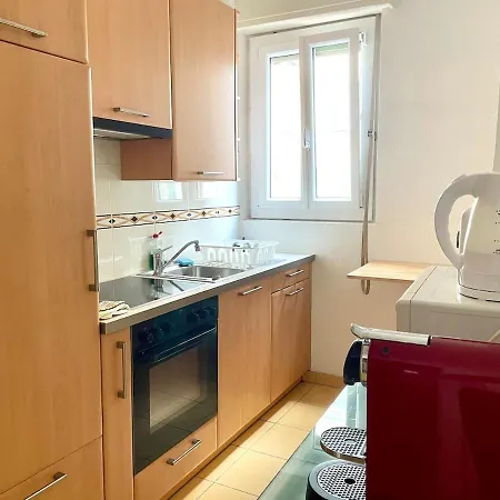 Cheerful Centre Apartamento *